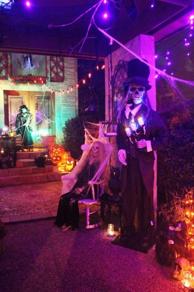 10 Cool and Spooky Ideas for your Front Door Decorations | Kiddipedia