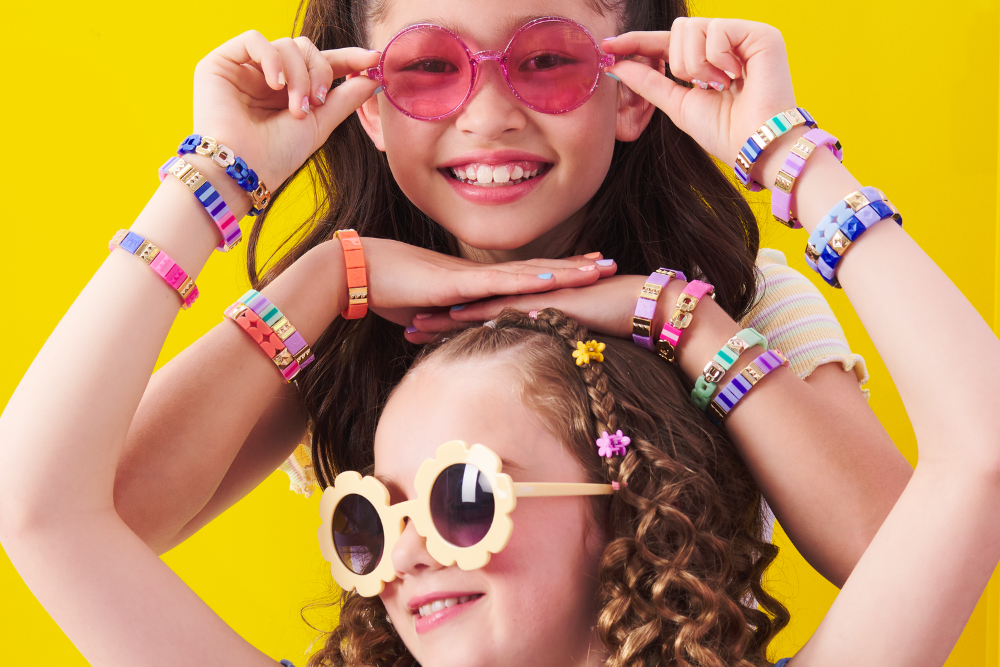Cool Maker PopStyle Bracelet Maker, 170 Beads, Make & Remake 10 Bracelets,  Friendship Bracelet Making Kit, DIY Arts & Crafts for Kids